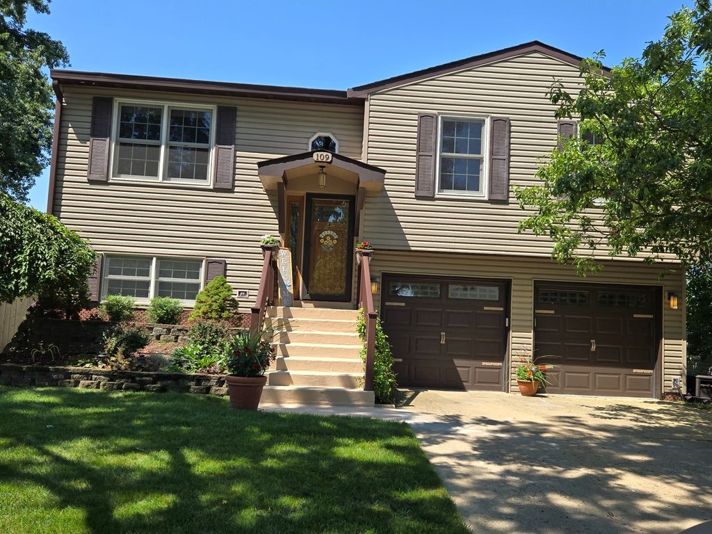 109 Commonwealth Drive, Bolingbrook, IL 60440