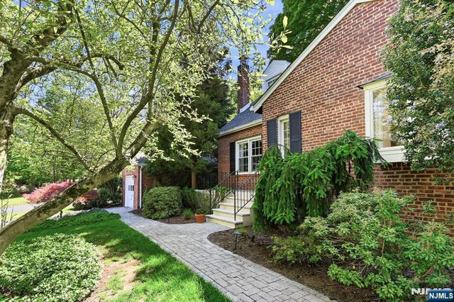 806 Ramapo Valley Road, Oakland, NJ 07436