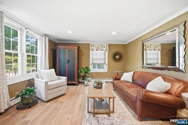 806 Ramapo Valley Road, Oakland, NJ 07436