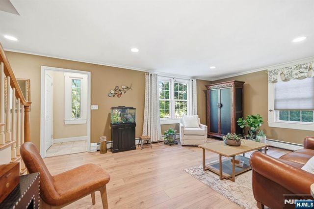 806 Ramapo Valley Road, Oakland, NJ 07436