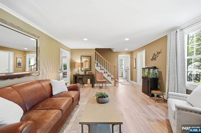 806 Ramapo Valley Road, Oakland, NJ 07436