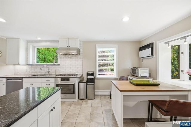 806 Ramapo Valley Road, Oakland, NJ 07436