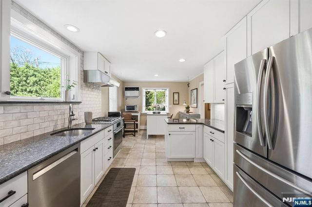 806 Ramapo Valley Road, Oakland, NJ 07436