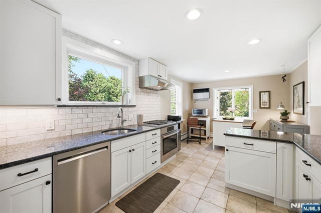 806 Ramapo Valley Road, Oakland, NJ 07436