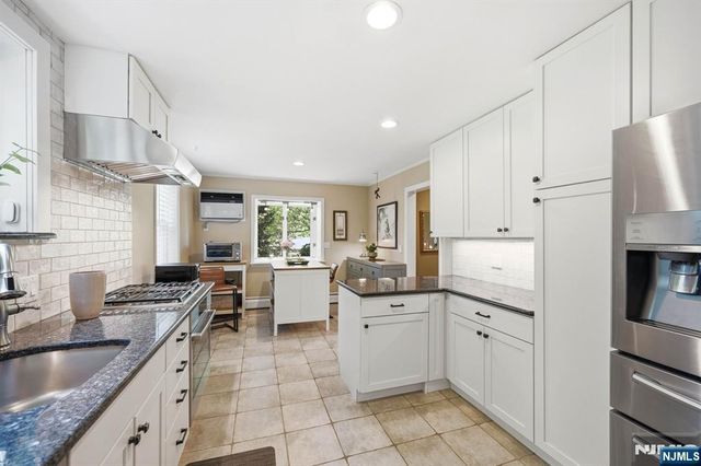 806 Ramapo Valley Road, Oakland, NJ 07436