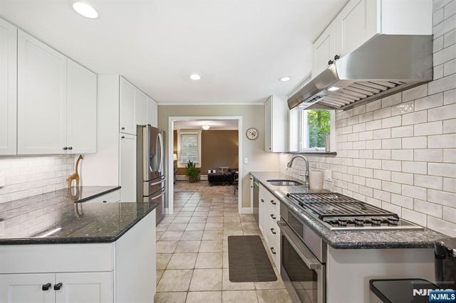 806 Ramapo Valley Road, Oakland, NJ 07436