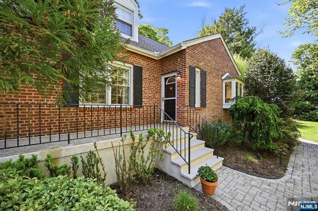 806 Ramapo Valley Road, Oakland, NJ 07436