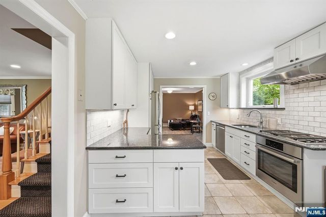 806 Ramapo Valley Road, Oakland, NJ 07436
