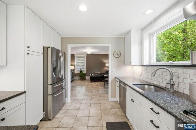 806 Ramapo Valley Road, Oakland, NJ 07436
