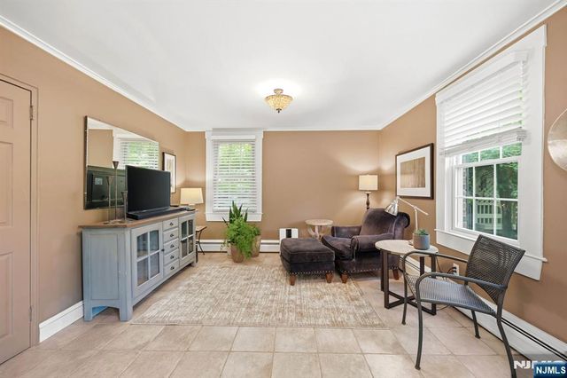 806 Ramapo Valley Road, Oakland, NJ 07436