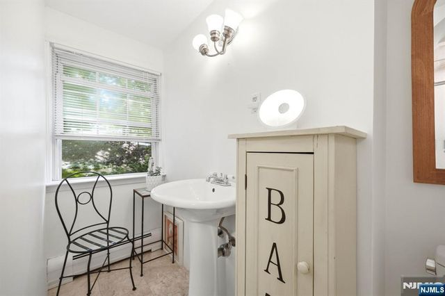 806 Ramapo Valley Road, Oakland, NJ 07436