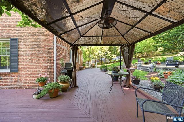 806 Ramapo Valley Road, Oakland, NJ 07436