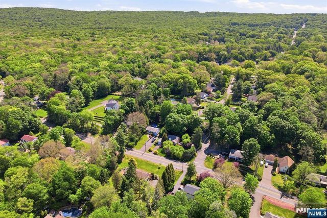 806 Ramapo Valley Road, Oakland, NJ 07436