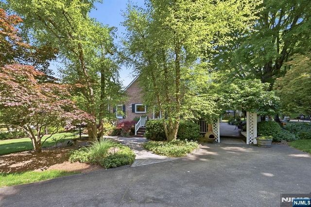 806 Ramapo Valley Road, Oakland, NJ 07436