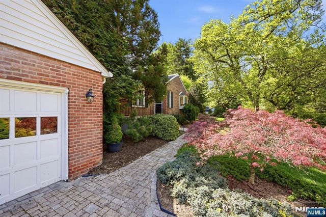 806 Ramapo Valley Road, Oakland, NJ 07436