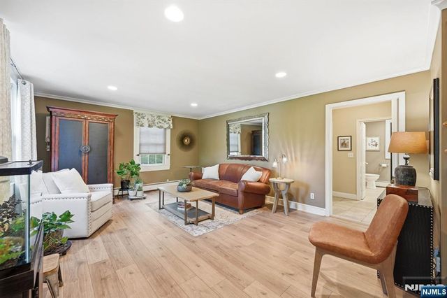 806 Ramapo Valley Road, Oakland, NJ 07436