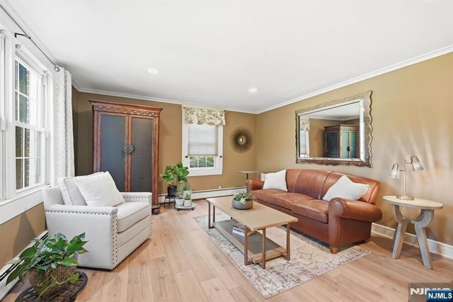 806 Ramapo Valley Road, Oakland, NJ 07436
