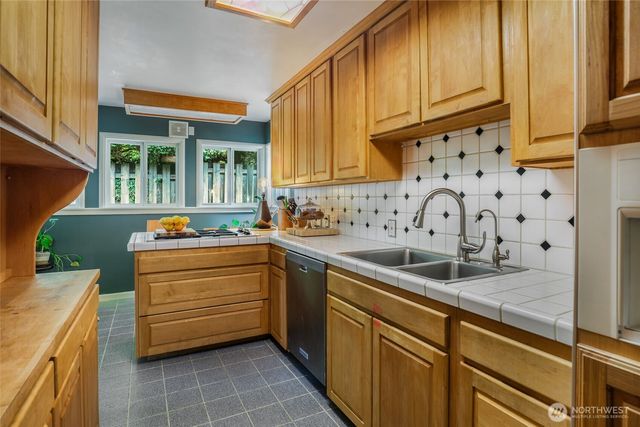 916 Harvard Avenue E, Seattle, WA 98102