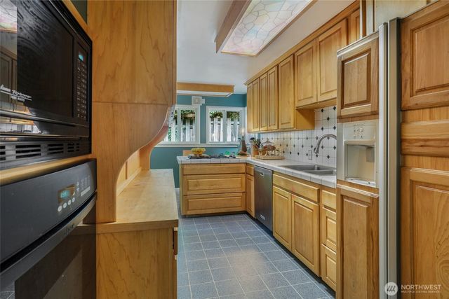 916 Harvard Avenue E, Seattle, WA 98102
