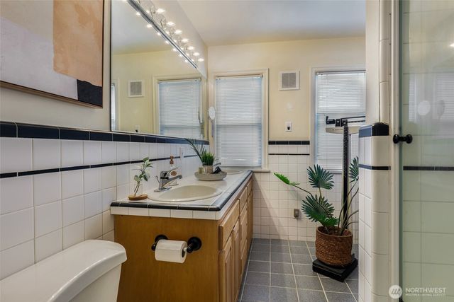 916 Harvard Avenue E, Seattle, WA 98102