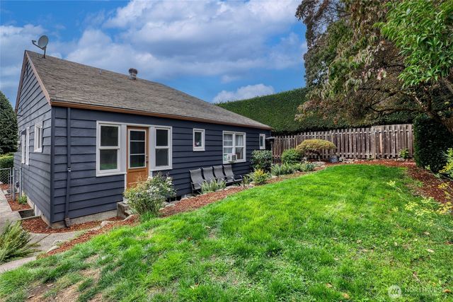 916 Harvard Avenue E, Seattle, WA 98102