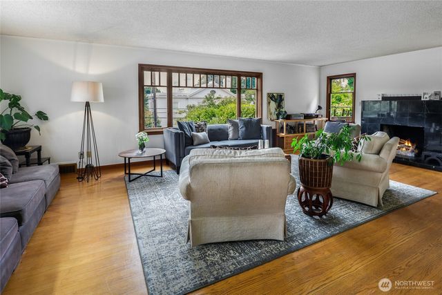 916 Harvard Avenue E, Seattle, WA 98102