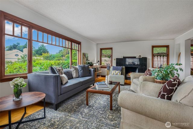 916 Harvard Avenue E, Seattle, WA 98102