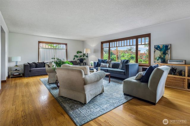 916 Harvard Avenue E, Seattle, WA 98102
