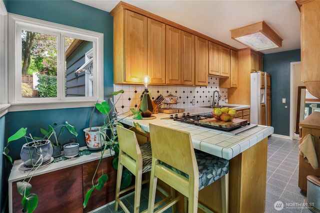916 Harvard Avenue E, Seattle, WA 98102