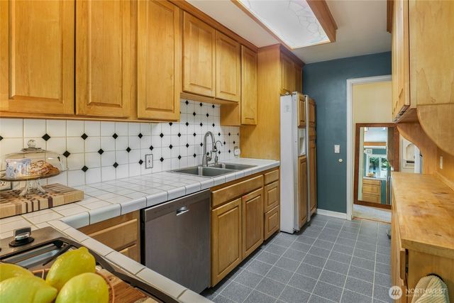 916 Harvard Avenue E, Seattle, WA 98102