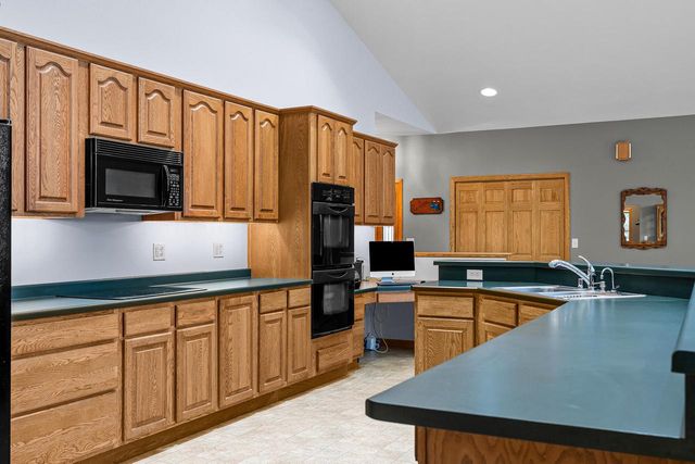 W6166 Valley PLACE, Holmen, WI 54636