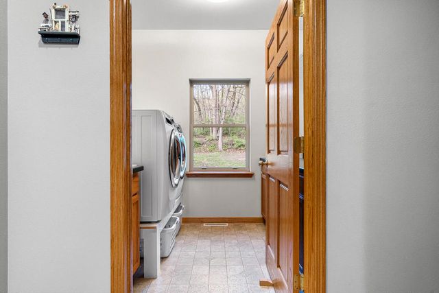W6166 Valley PLACE, Holmen, WI 54636