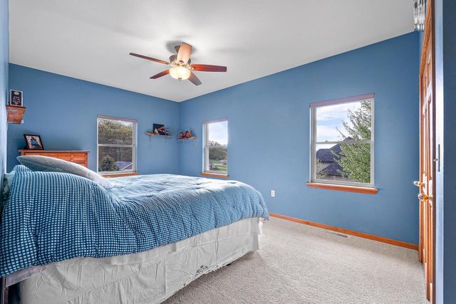 W6166 Valley PLACE, Holmen, WI 54636
