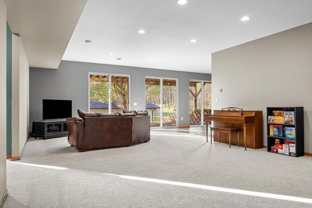 W6166 Valley PLACE, Holmen, WI 54636
