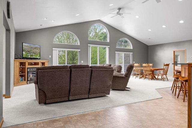 W6166 Valley PLACE, Holmen, WI 54636