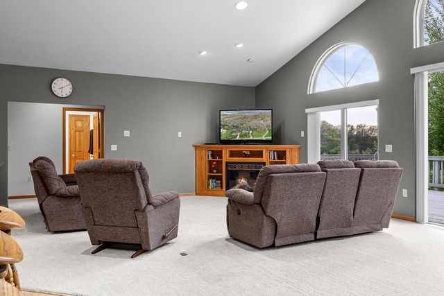 W6166 Valley PLACE, Holmen, WI 54636