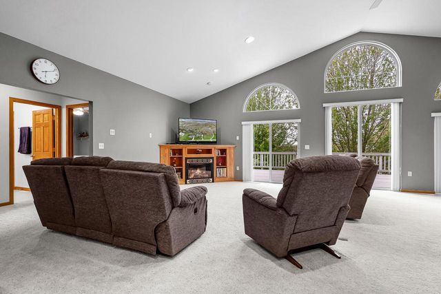 W6166 Valley PLACE, Holmen, WI 54636
