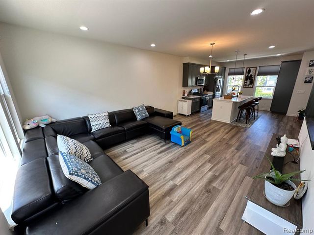 127 Monument Lane, Wixom, MI 48393