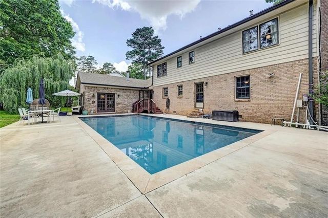 4414 Dunriver Drive SW, Lilburn, GA 30047