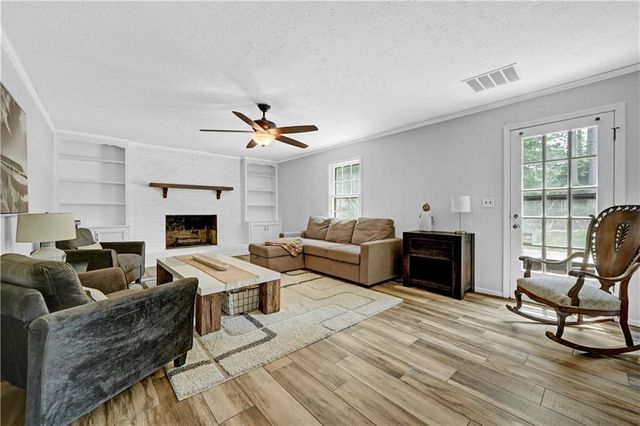 4414 Dunriver Drive SW, Lilburn, GA 30047