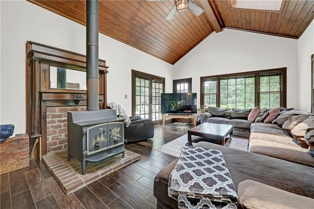 4414 Dunriver Drive SW, Lilburn, GA 30047