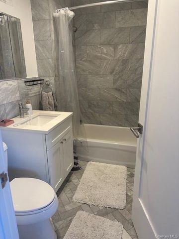 4511 Broadway, Astoria, NY 11103