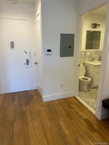 4511 Broadway, Astoria, NY 11103