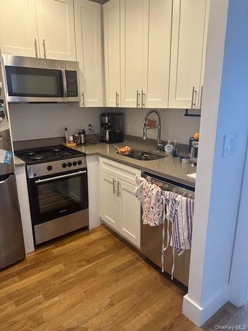 4511 Broadway, Astoria, NY 11103