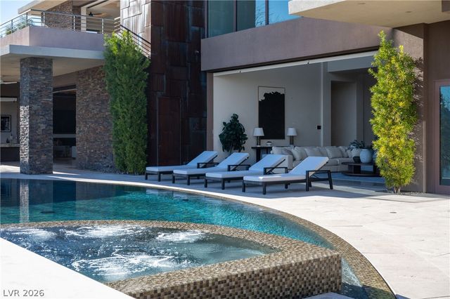 91 Hawk Ridge Drive, Las Vegas, NV 89135