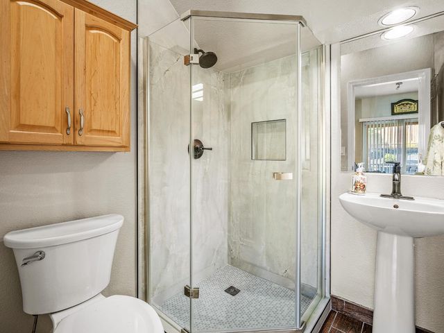 5324 Brandon Dr, Rocklin, CA 95765