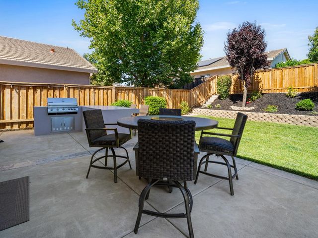5324 Brandon Dr, Rocklin, CA 95765