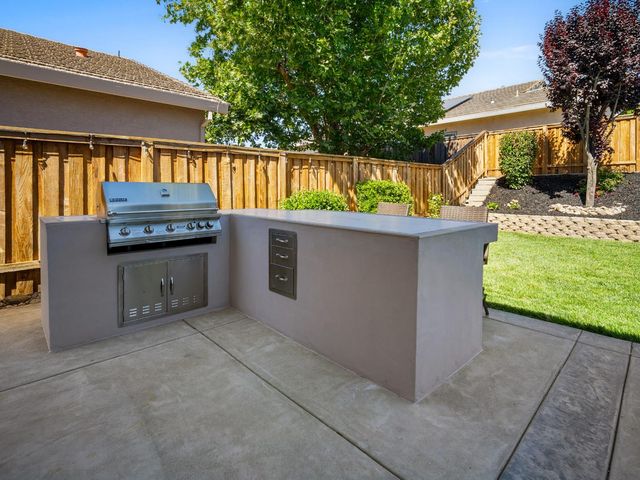5324 Brandon Dr, Rocklin, CA 95765