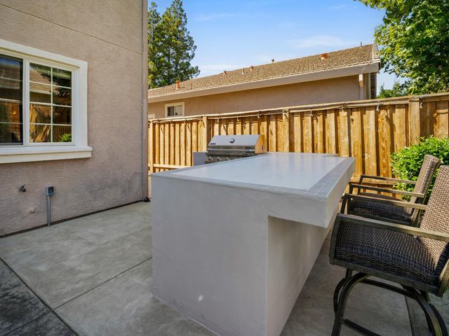 5324 Brandon Dr, Rocklin, CA 95765