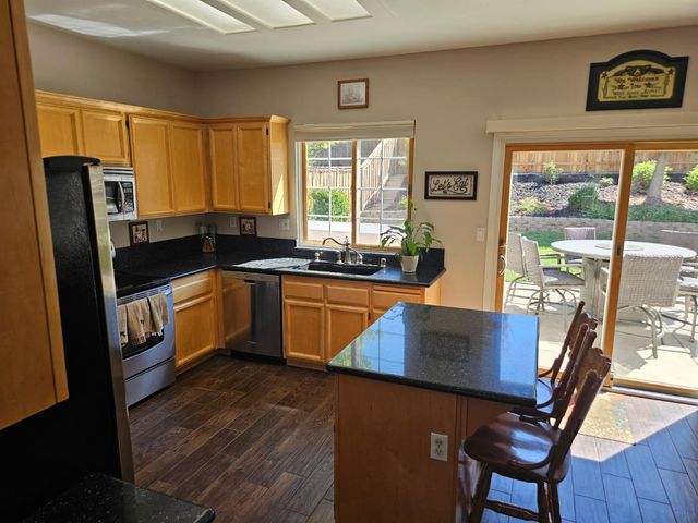 5324 Brandon Dr, Rocklin, CA 95765